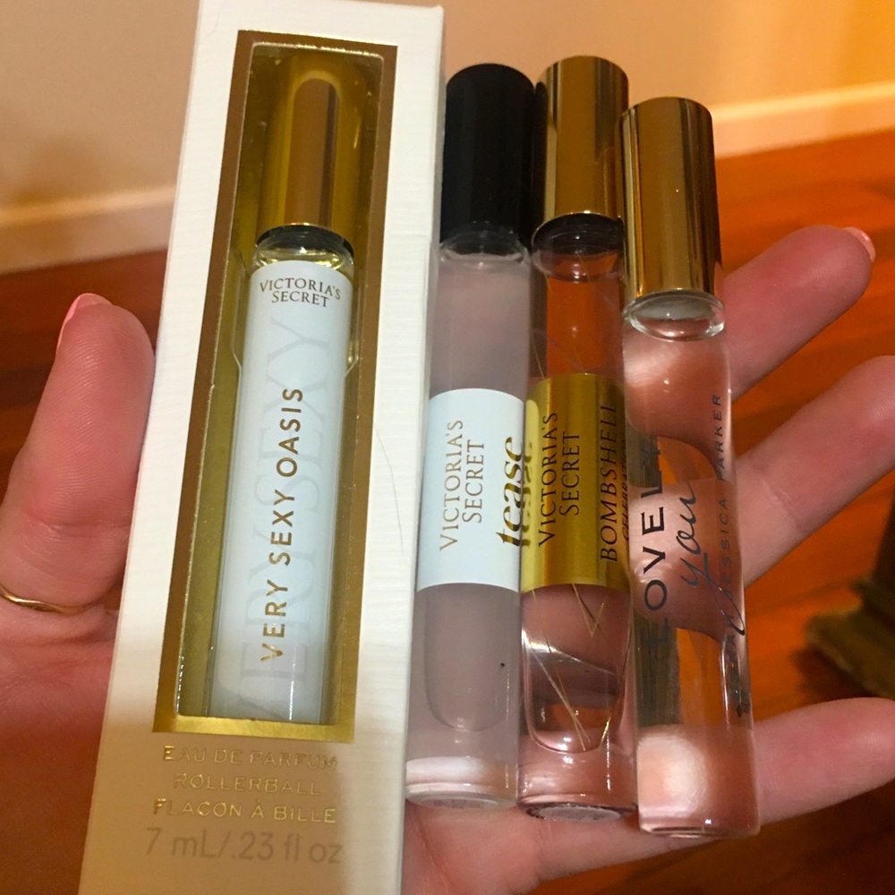 BRAND NEW Victoria’s Secret parfum rollerball “Very Sexy Oasis” NWT - Picture 1 of 4